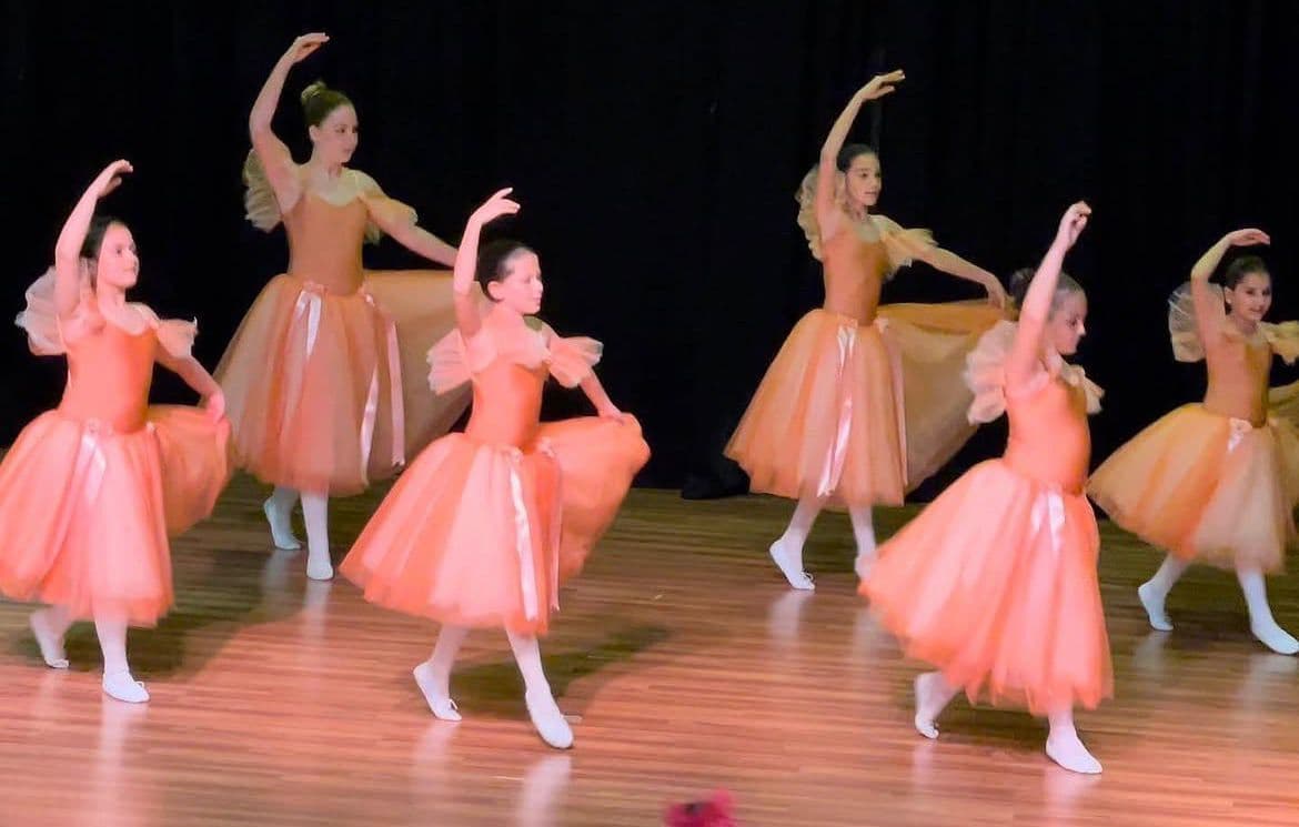 Sahnede bale performansı